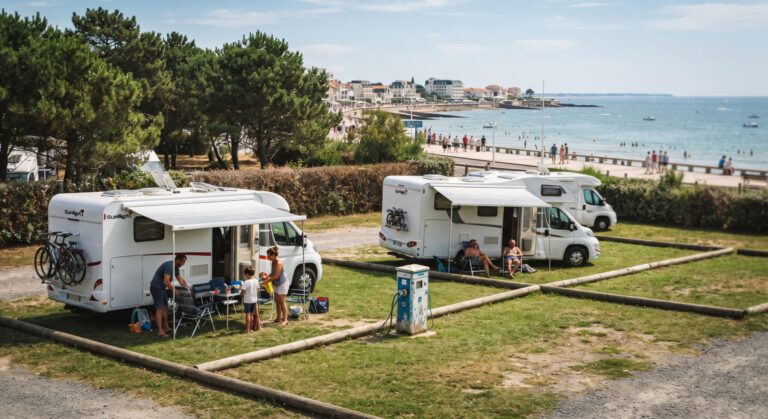 une commune ne peut interdire le front de mer aux camping-cars que si elle leur a d'abord aménagé une aire